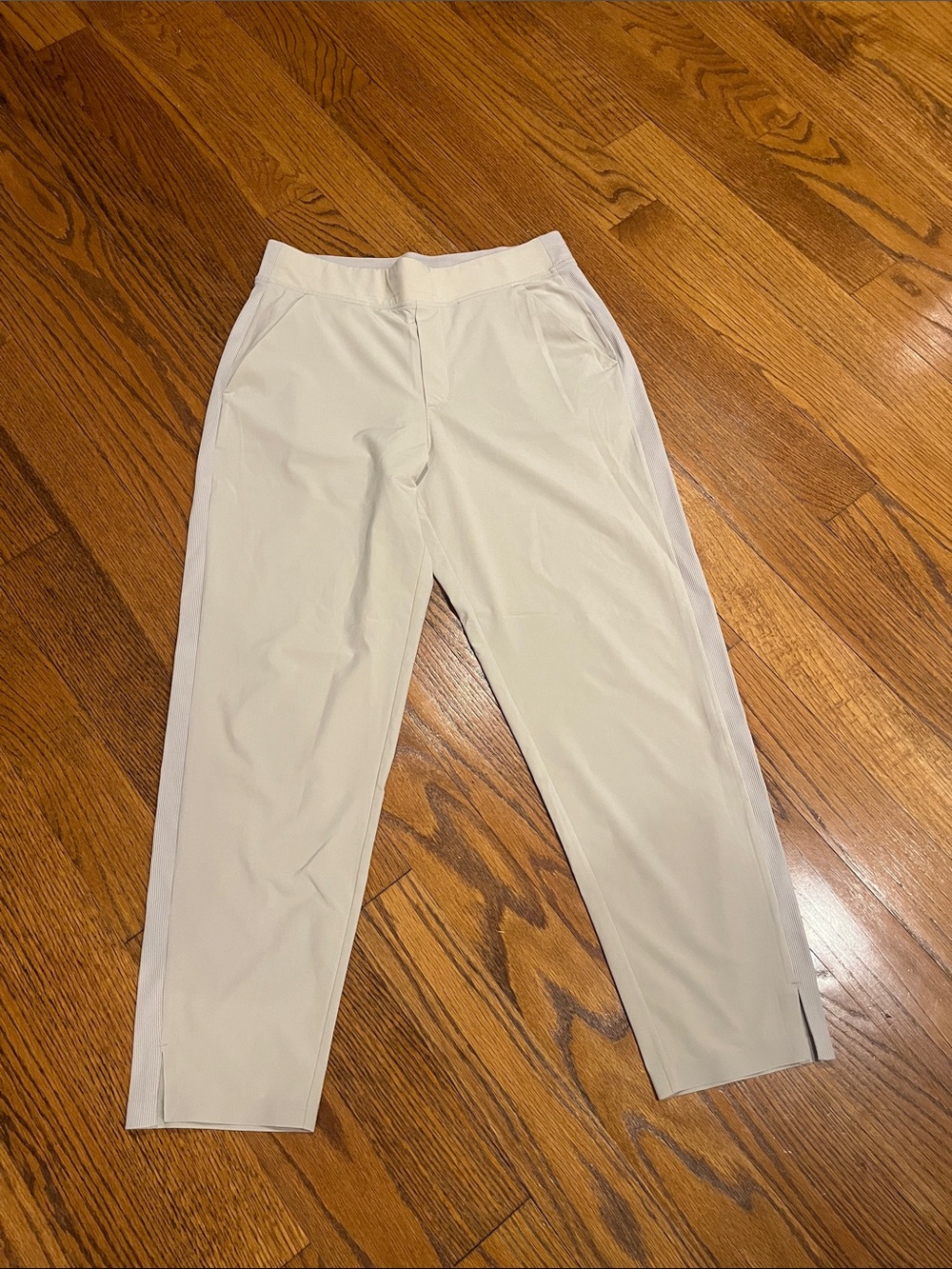 Athleta Cream women size 8 jogger pants great condition